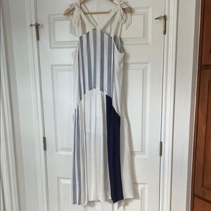 Blue elephant white and blue dress. Aline. Tie straps. Color blocked.